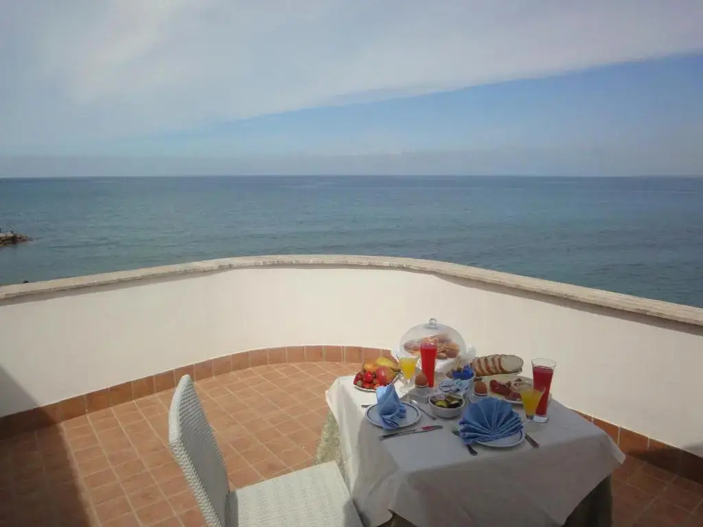Standard Double room with sea view (full double bed)