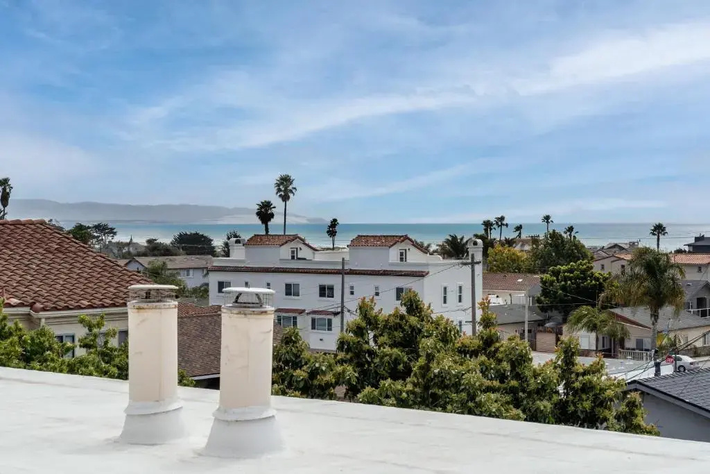 358 Stimson Avenue 2 Bedroom Condo by Redawning