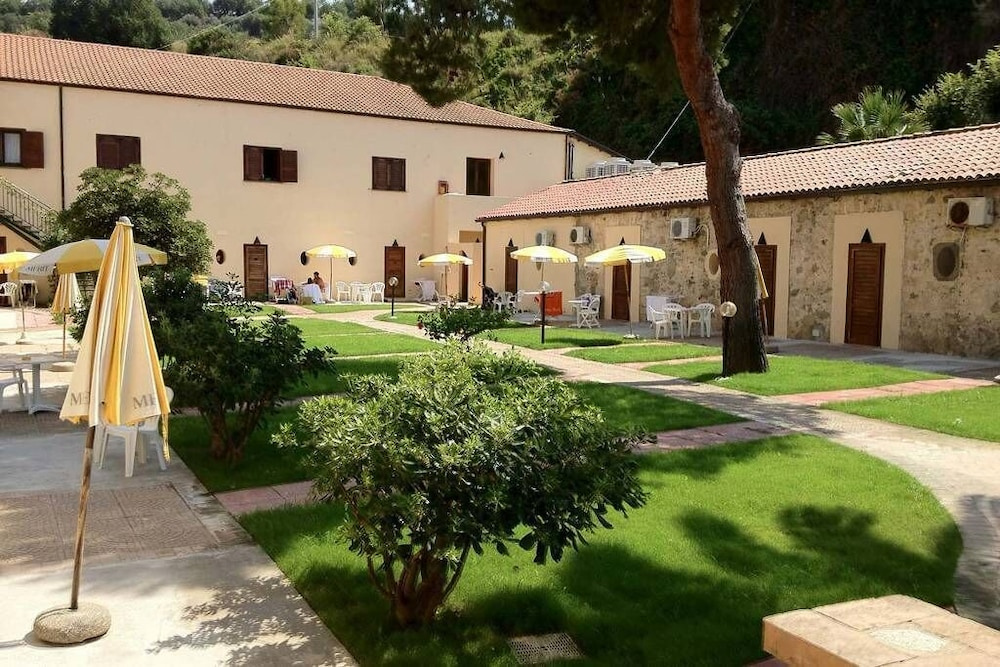 FRUIT VILLAGE Baia delle Sirene