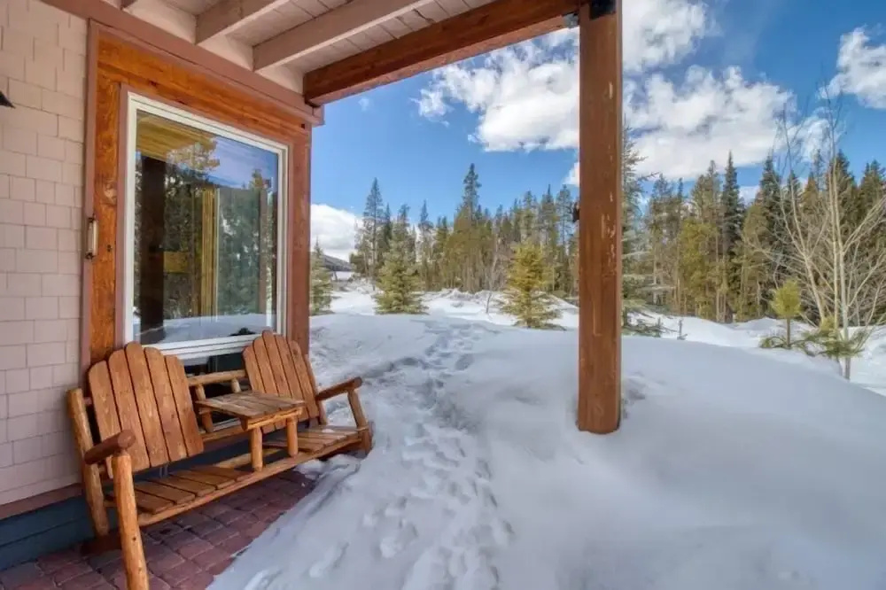 Private Family Friendly 2 Bedroom Townhome Located in East Keystone With Access to Free Shuttle Service