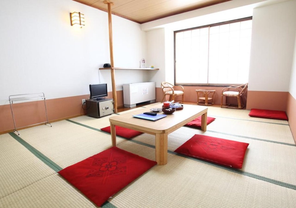 Отель Kamenoi Hotel Kusatsu Yubatake в Кусацу