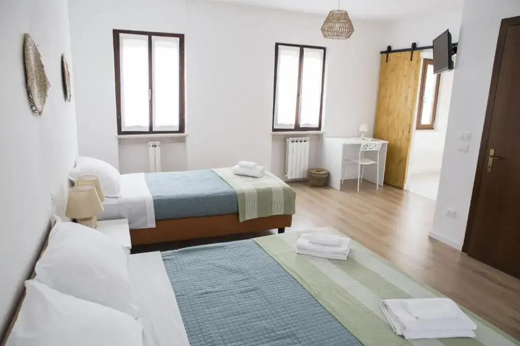 Standard Triple room