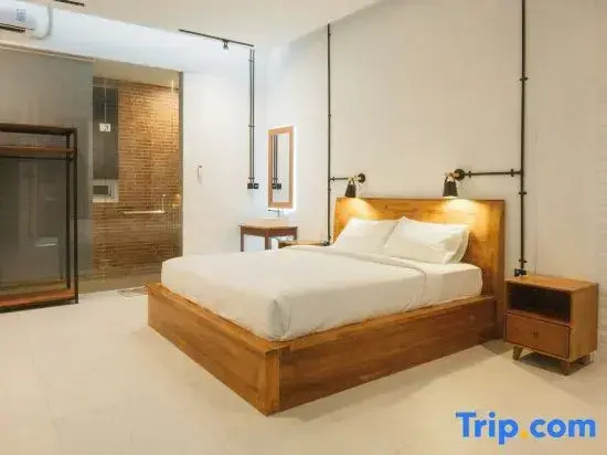 Deluxe Double room (full double bed)