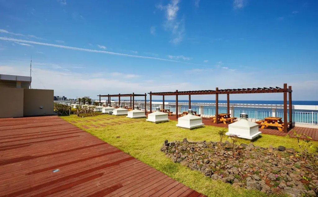 Beach & Waterfront