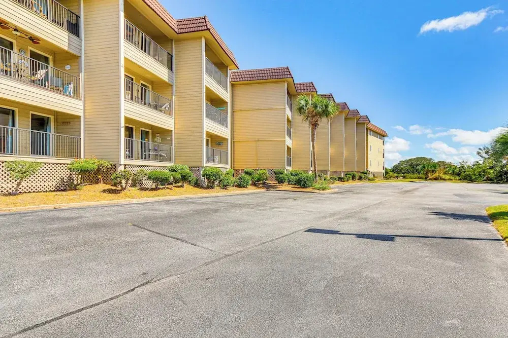 Walk to Beach: Resort Perks at Hilton Head Condo!