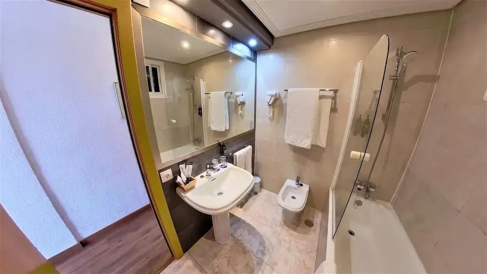Ohtels Gran Hotel Almería - Chambres