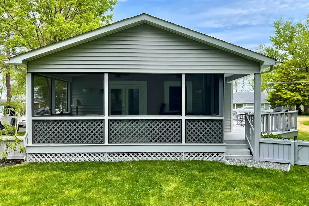 Private Yard & Water Views: Cozy Urbanna Cottage