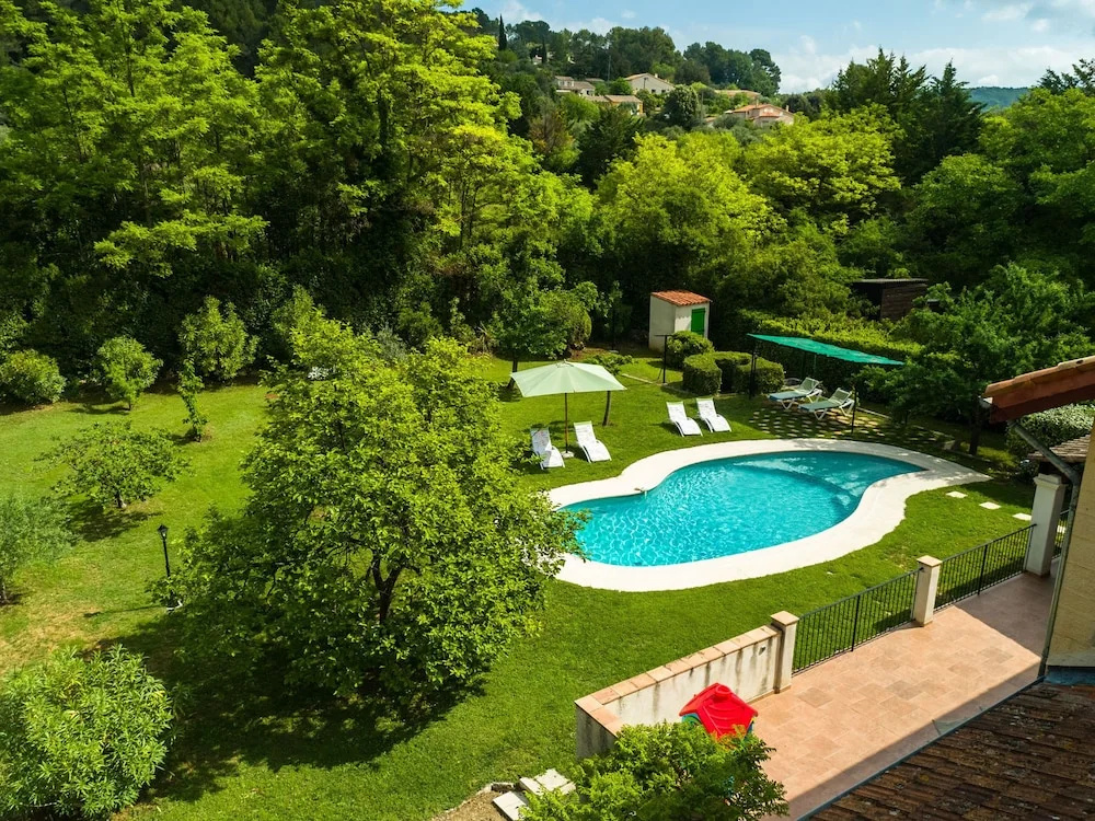Sleep in former train station with beautiful pool and enclosed grass garden - фото 10