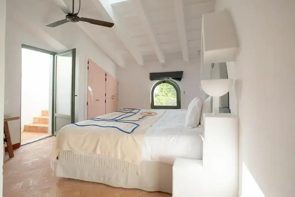 Deluxe Double room with balcony (full double bed)
