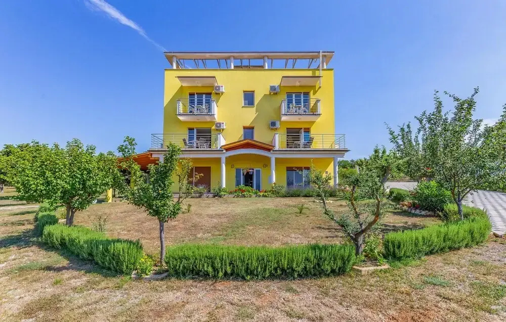 Beautiful Apartment in Pomer With 1 Bedrooms and Wifi