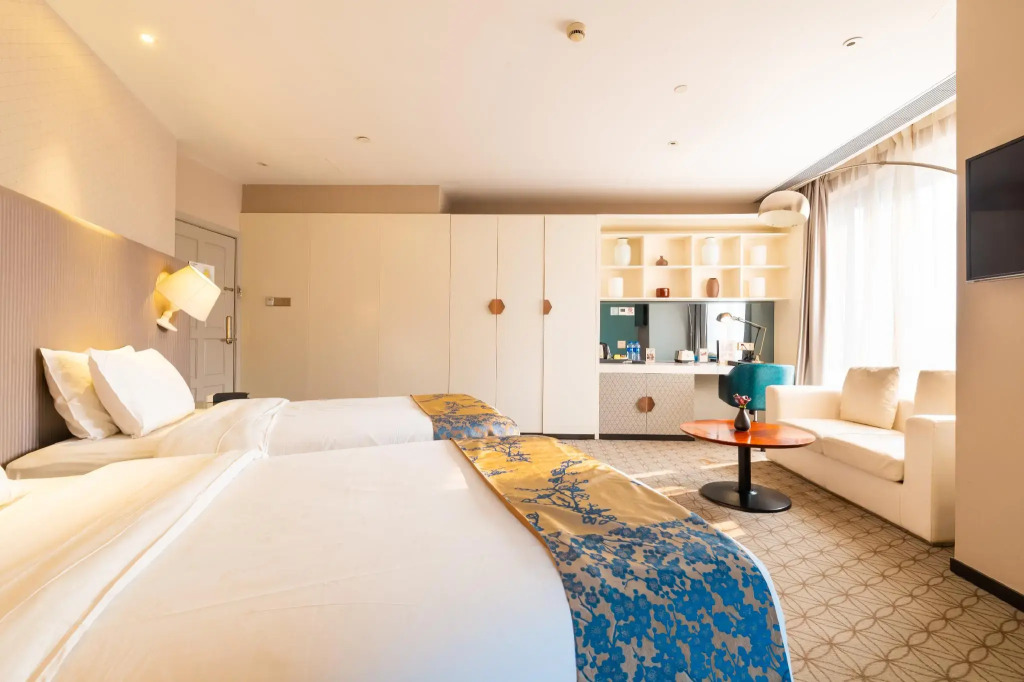 豪華三人間，市景房