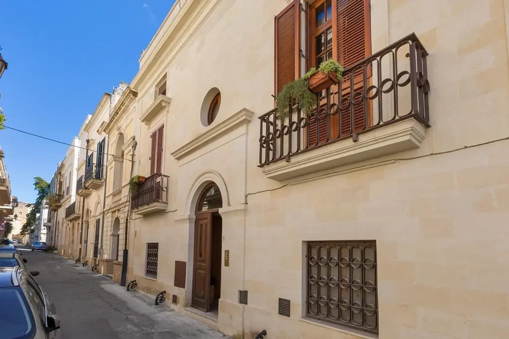 3251 Dellatita Suite by Barbarhouse