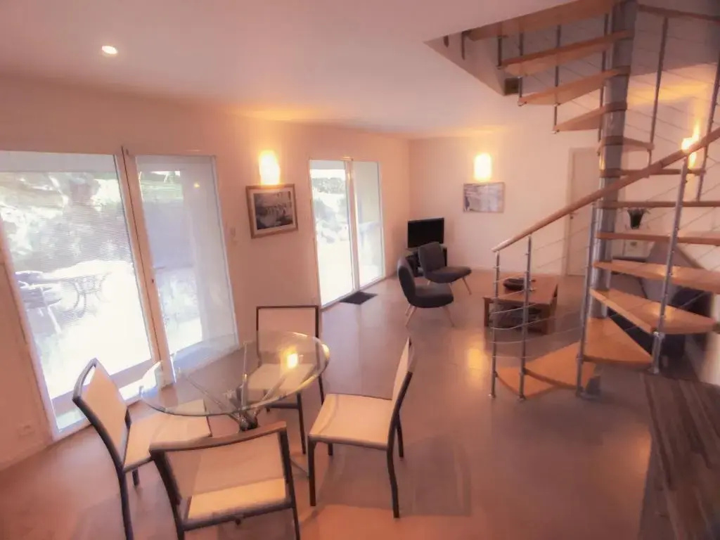 2 Bedrooms Villa