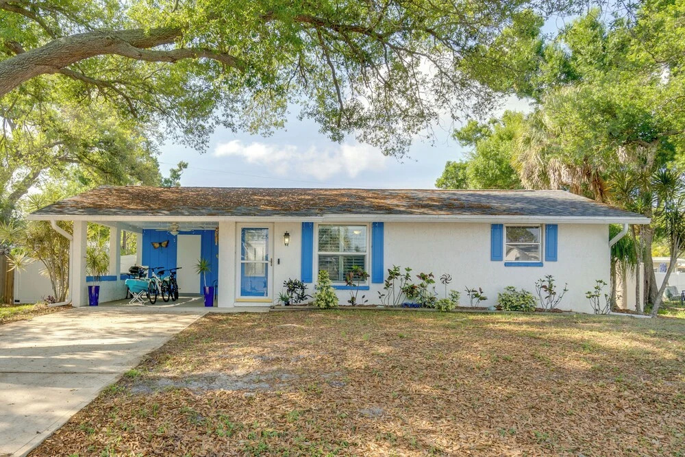 3 Mi to Beach: Venice Escape w/ Backyard Oasis