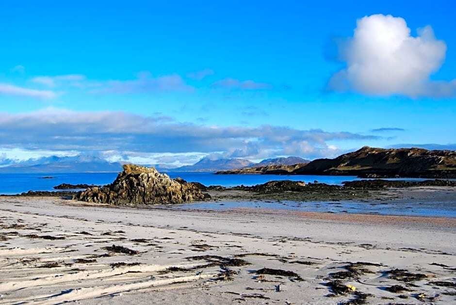 Dolphin Hotel and Restaurant Inishbofin by null