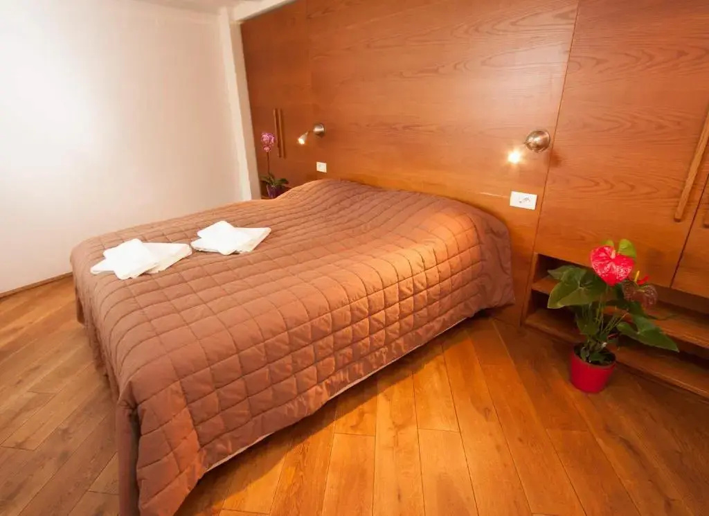 3 Bedrooms Apartment