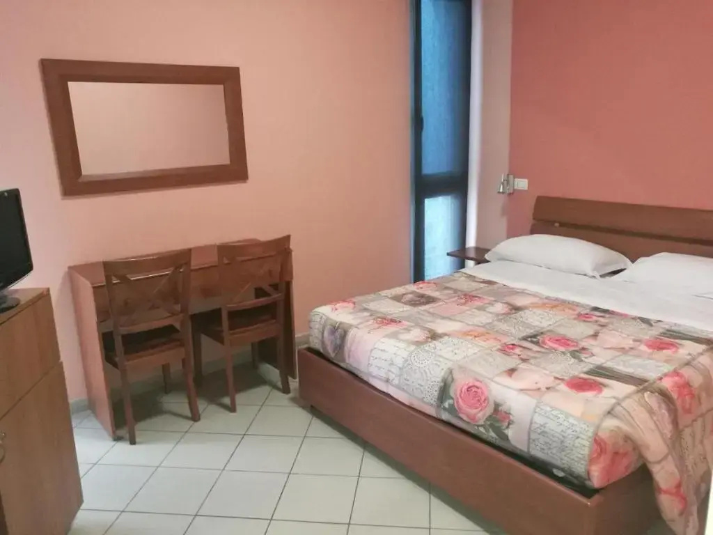 Standard Double room (full double bed)