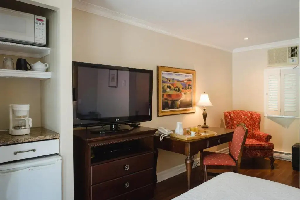 Deluxe Double room (full double bed)