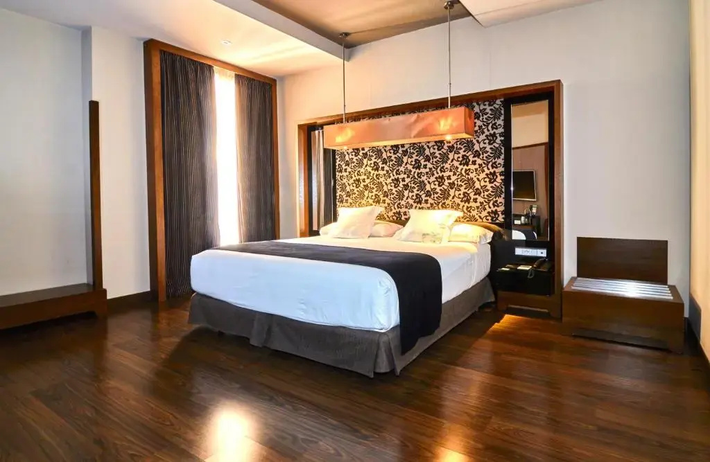 Double room (full double bed)