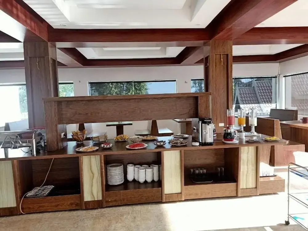 Food & Beverage
