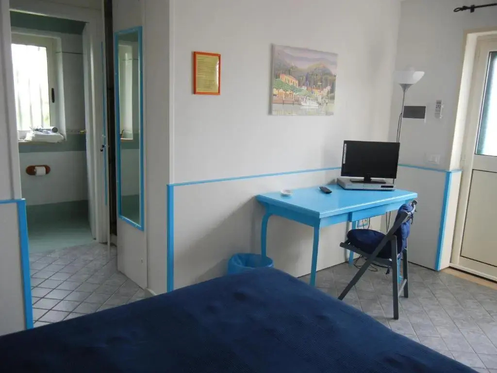 Standard Quadruple room with garden view