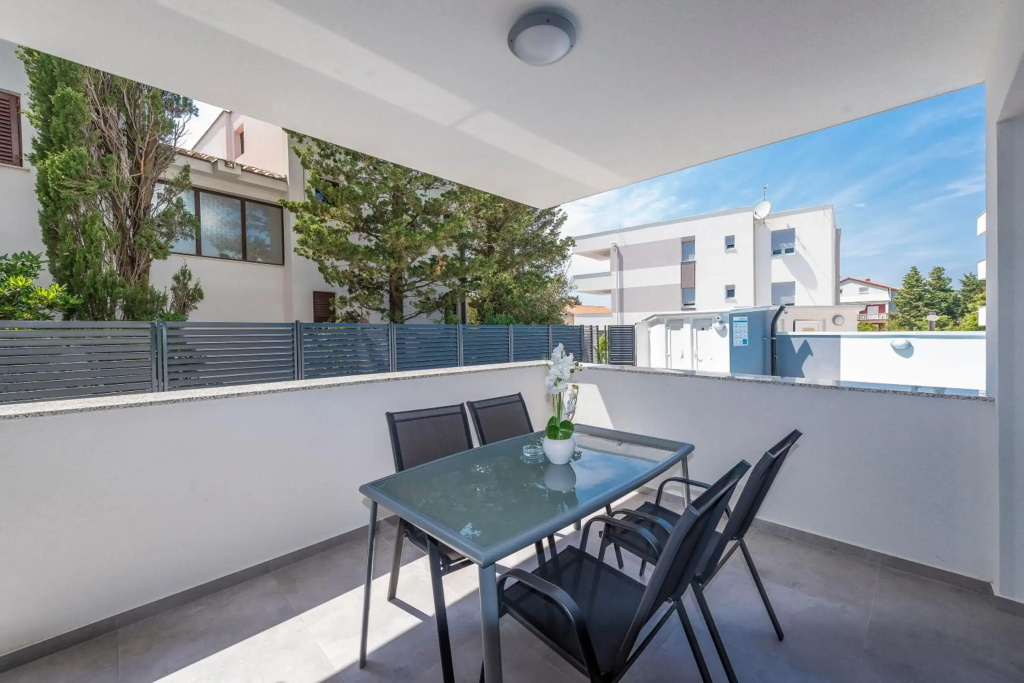 Villa Star 2 a centrally located ap. with a pool