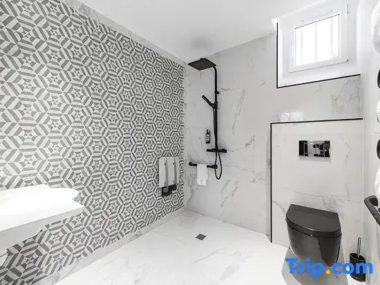 Madrigal hotel 108