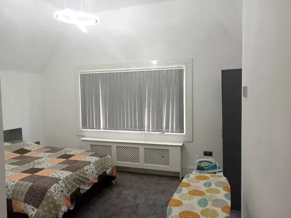 Charming 2-bed Apartment in Wolverhampton