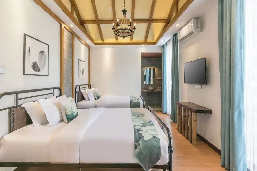 Economy Double room with view (twin beds)
