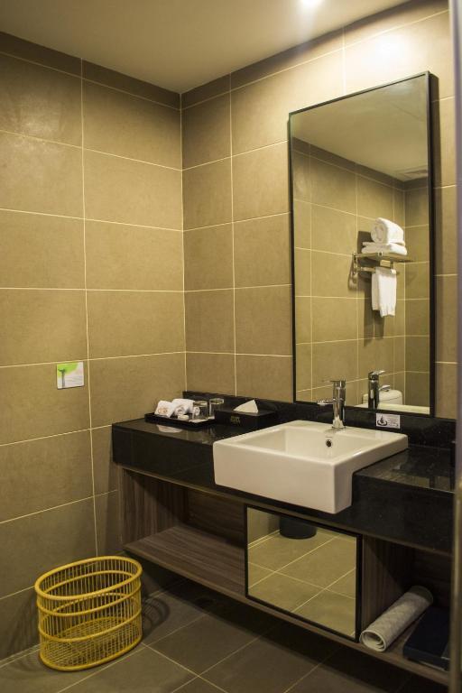 Grand Alora Hotel