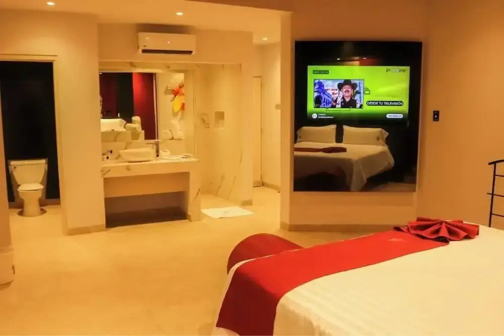 K Hotel — фото 4