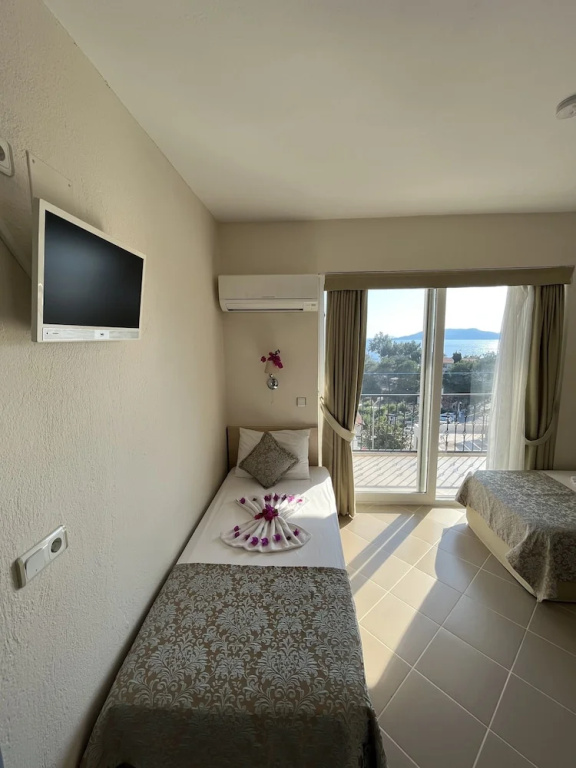 Standard Triple room with balcony