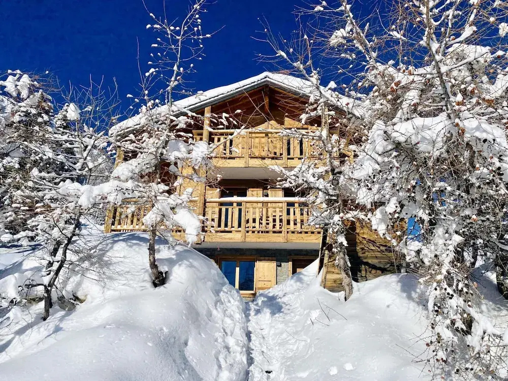 Chalet With Stunning View and Jacuzzi