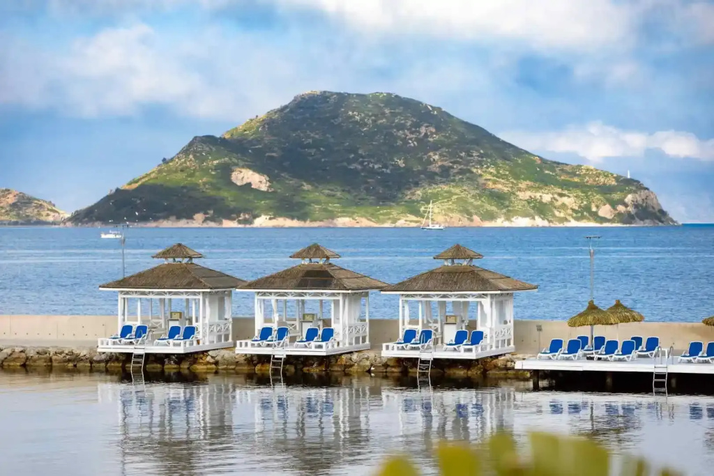 Beach & Waterfront