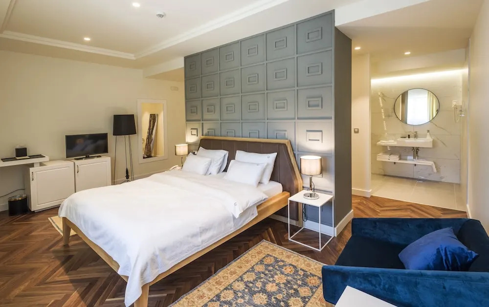Hotel Grand by null