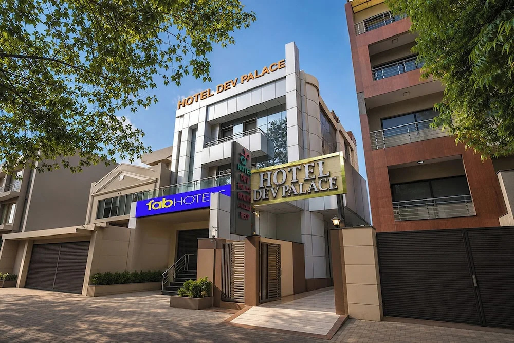 Fabhotel Dev Palace II
