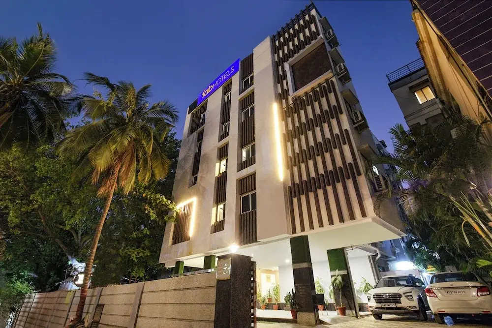 Fabhotel Cinco Primera Nr LV Prasad, Banjara Hills