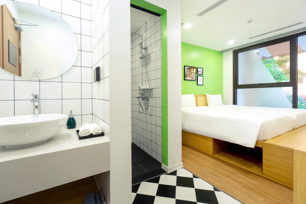 Deluxe Double room with city view (full double bed)