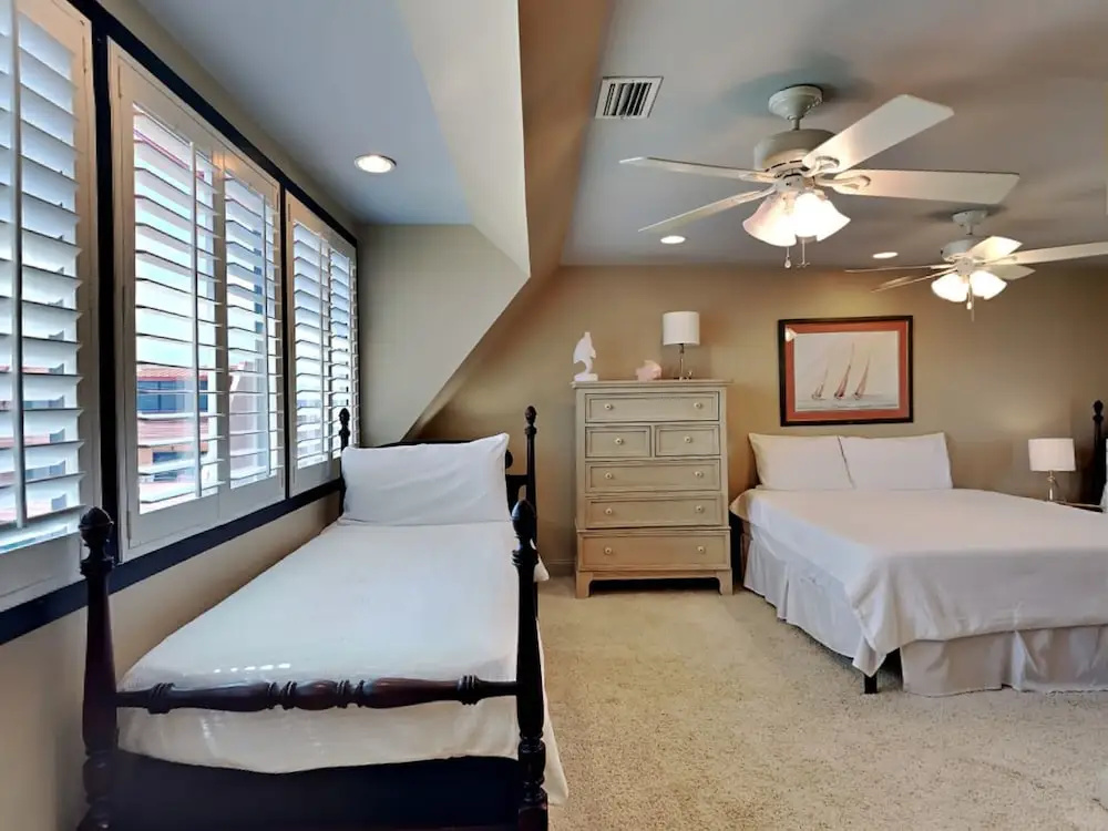 Standard room with balcony and with ocean view