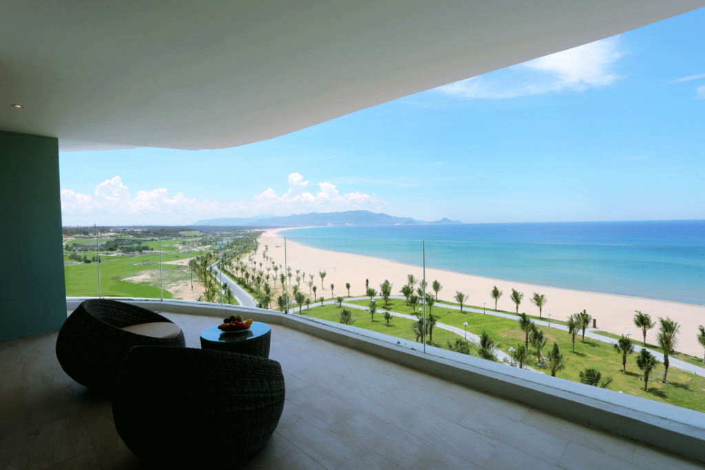 Beach & Waterfront