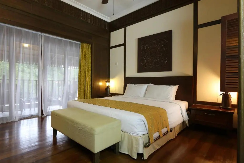 Bukit Merah Laketown Resort
