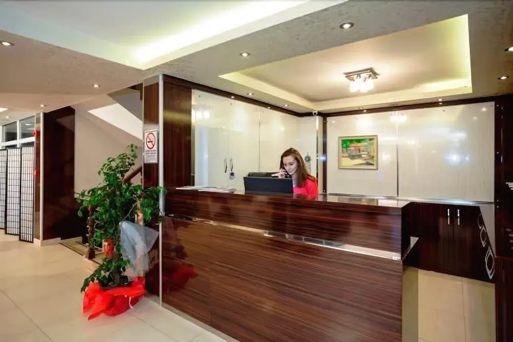 Lobby & Reception