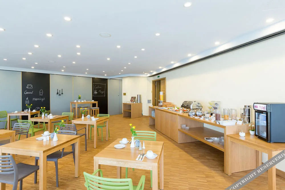 Food & Beverage