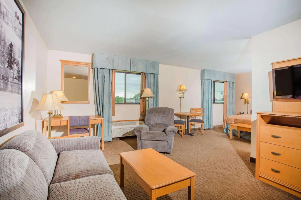 Double Suite (full double bed)