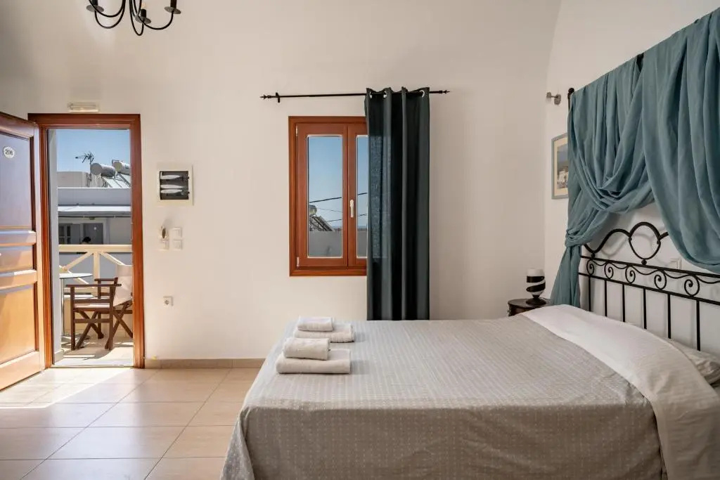Deluxe Double room with sea view (full double bed)
