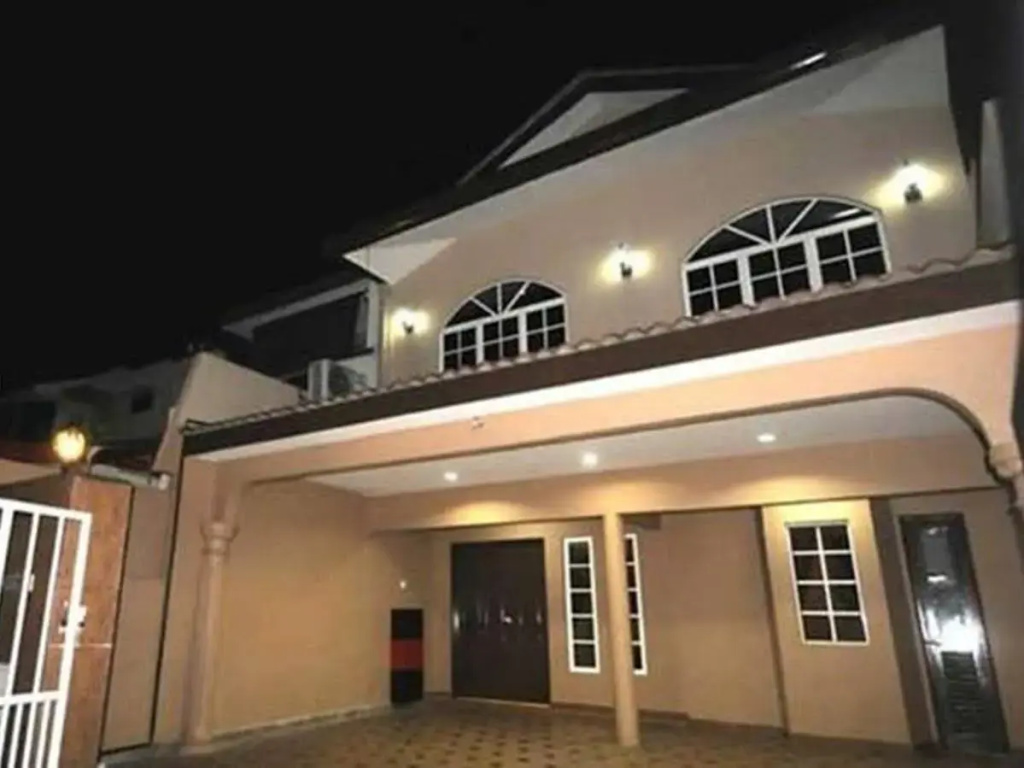 Leisure Home Stay - Gemilang