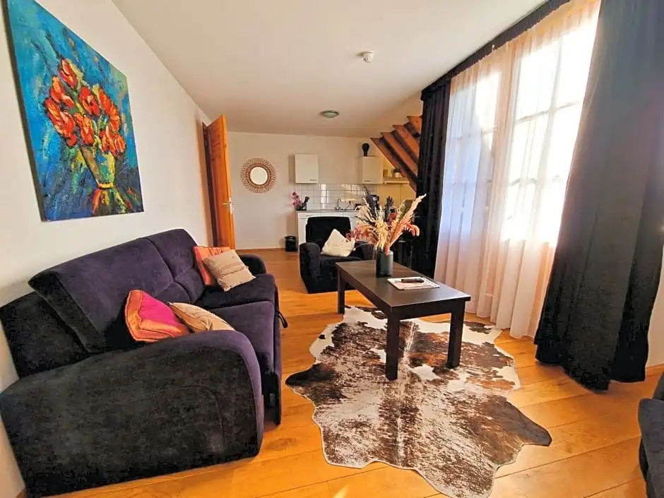 2 Bedrooms Apartment