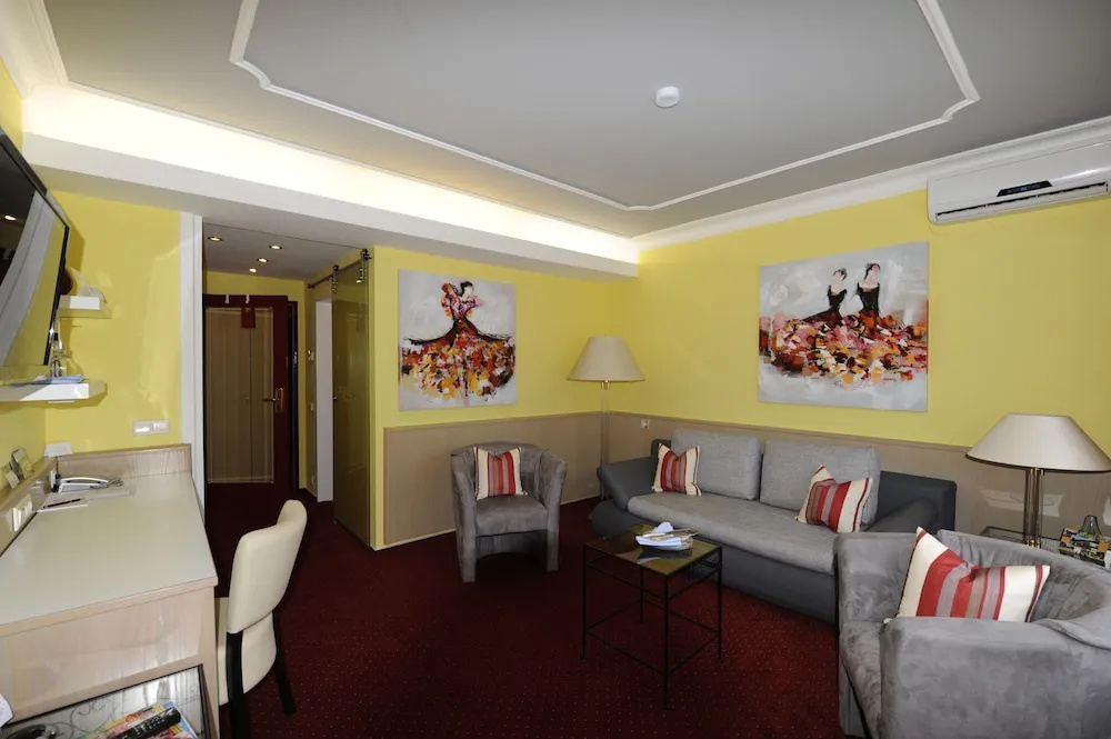 Hotel photo 11