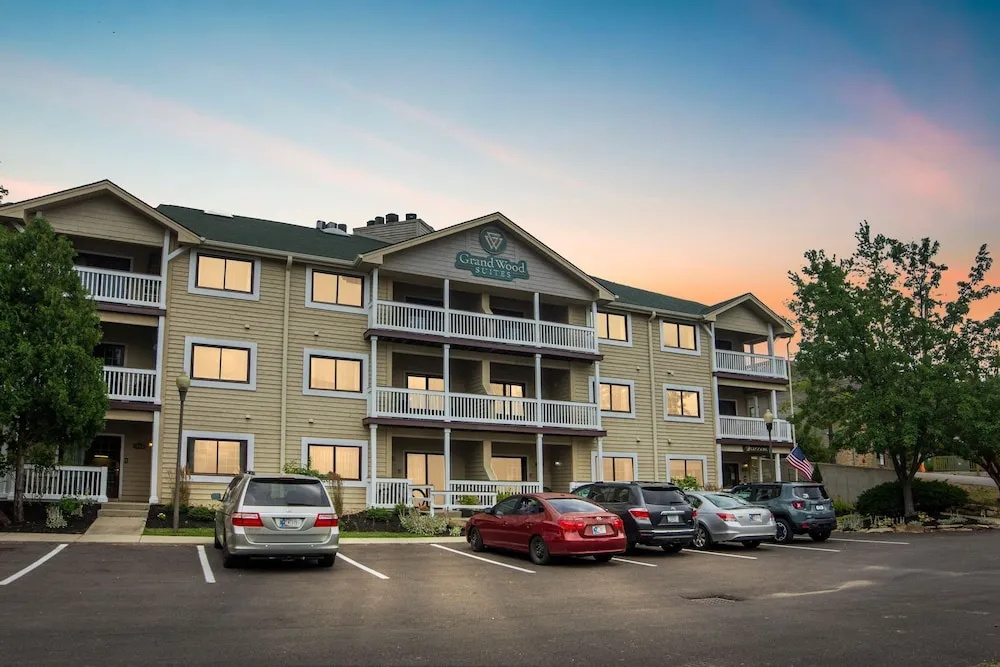 3rd Floor Back Side Corner Penthouse Suite - 308 by Grand Wood Suites