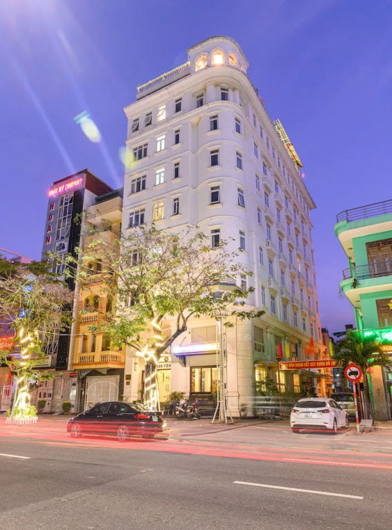 Lychee Hotel — фото